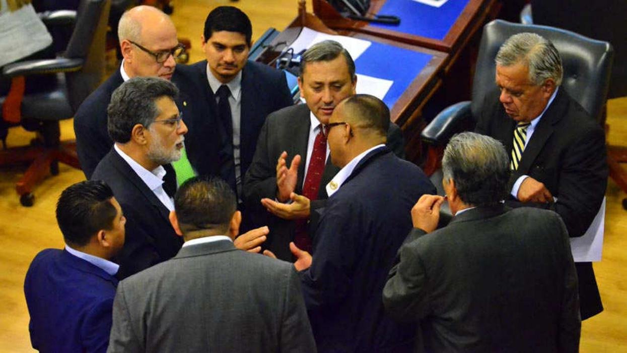 Diputados que protegieron a Norman Quijano buscan desaforar al Director de la PNC diputados-que-protegieron-a-norman-quijano-buscan-desaforar-al-director-de-la-pnc